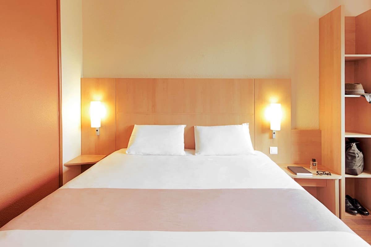 Standard Double Room, 1 Double Bed | Premium bedding, desk, soundproofing, free WiFi
