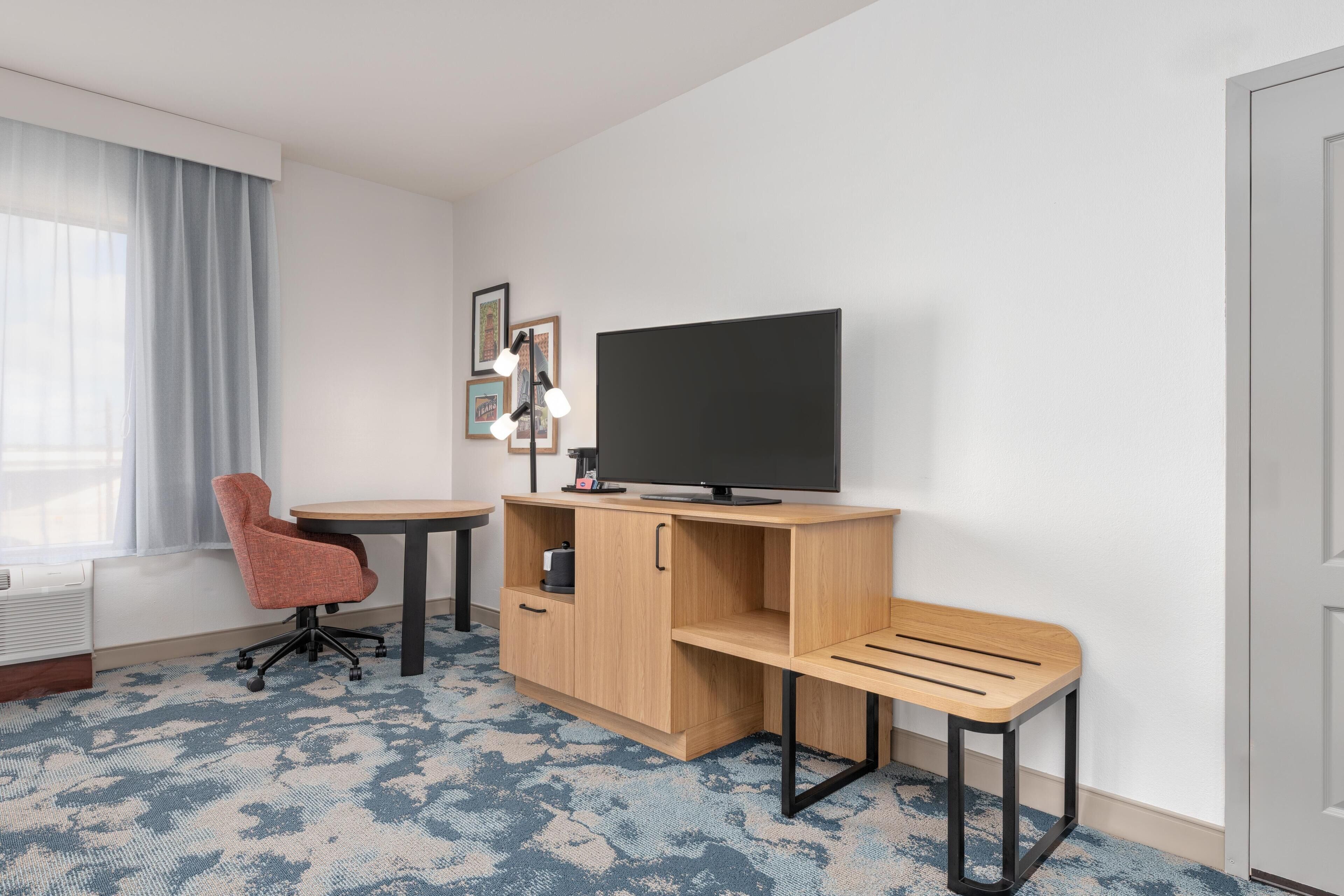 Room, 2 Queen Beds, Accessible, Bathtub