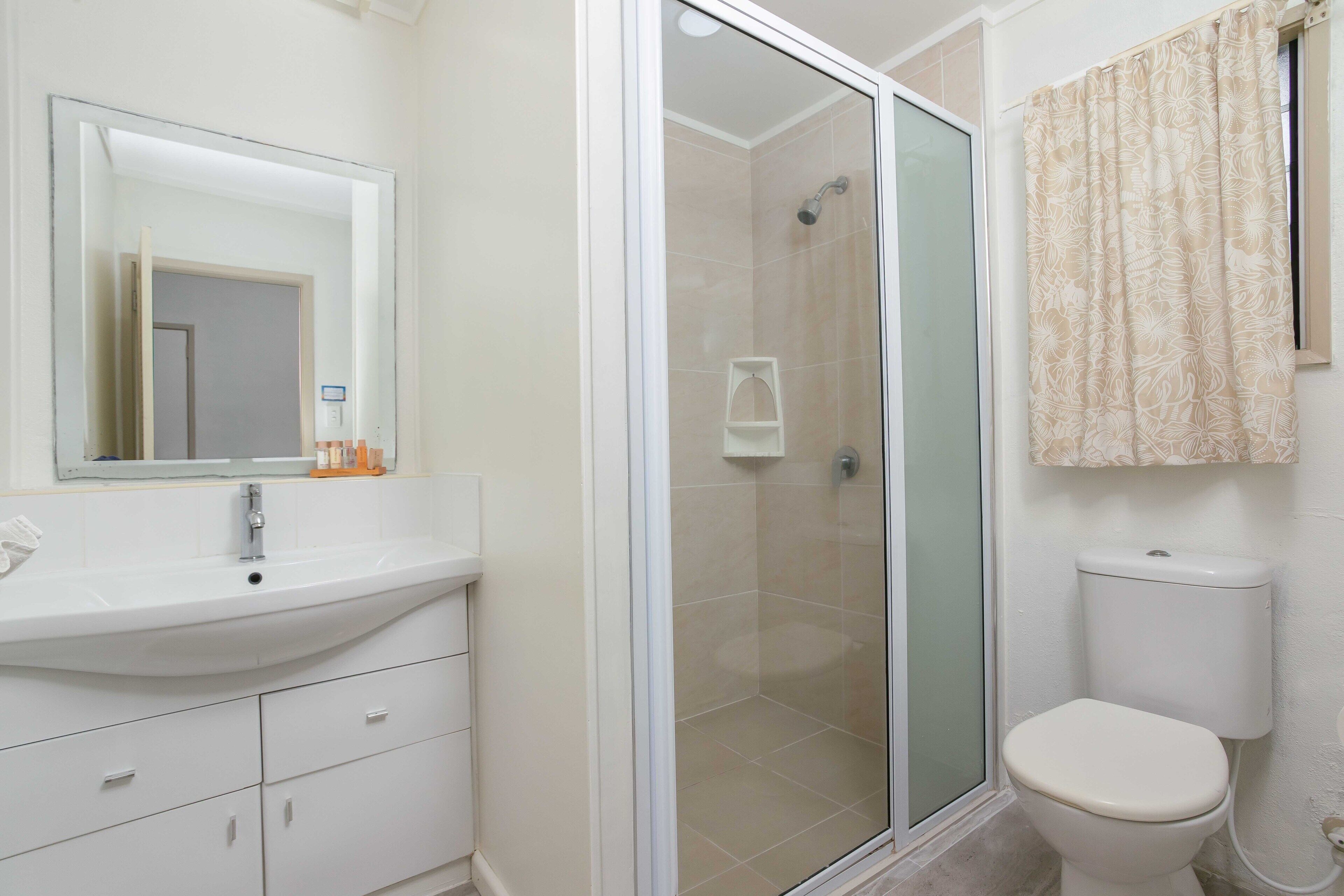 studio, beachfront | bathroom | shower, free toiletries, hair dryer, towels
