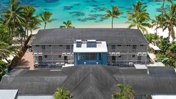 Private beach, white sand, sun-loungers, beach towels