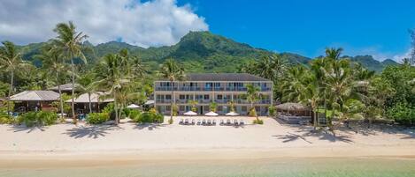 Private beach, white sand, sun loungers, beach towels