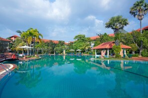2 outdoor pools, open 8:00 AM to 10:00 PM, pool umbrellas - Palace Residence & Villa Siem Reap (Siem Reap)