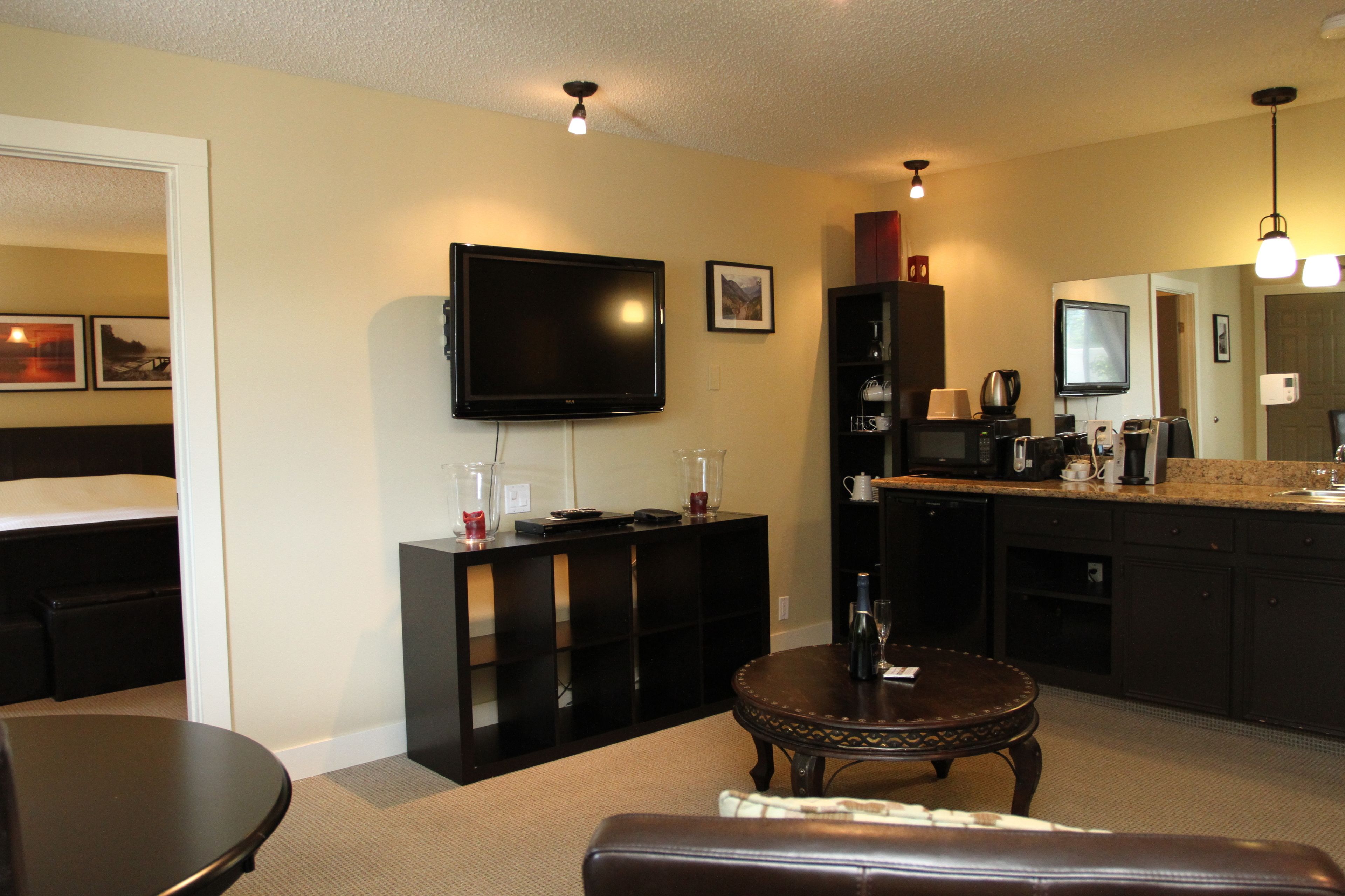 honeymoon suite, 1 king bed with sofa bed, balcony | living room | 37-inch flat-screen tv with cable channels, tv, dvd player