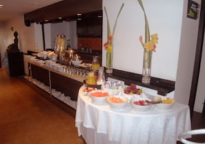 Free daily buffet breakfast  - San Simón Hotel Pereira By Soratama (Pereira)