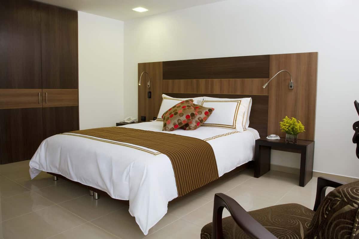 1 Schlafzimmer, hochwertige Bettwaren, Zimmersafe, Schreibtisch