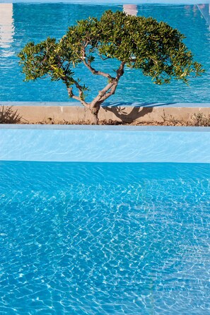Seasonal outdoor pool, open 10:30 AM to 6:30 PM, pool umbrellas - Mrs Chryssana Beach Hotel (Platanias)