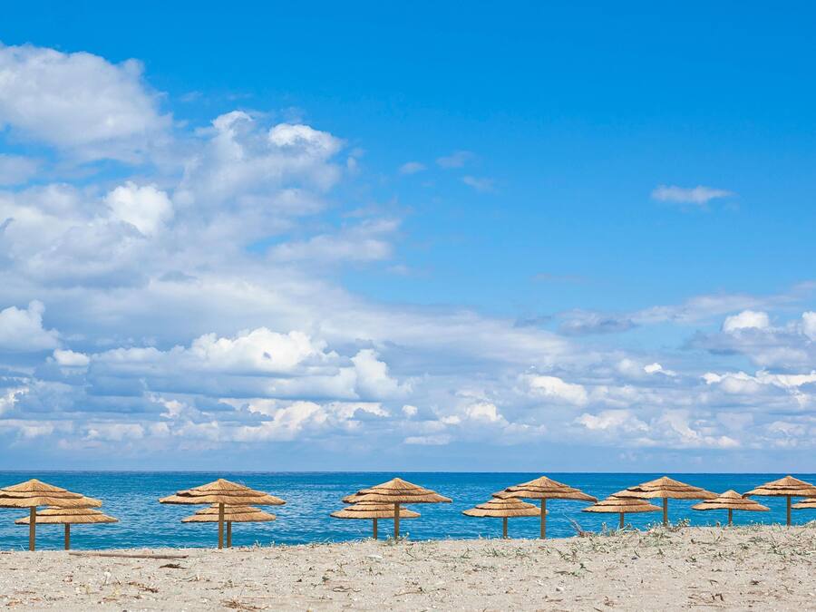 Plage à proximité, sable blanc, serviettes de plage