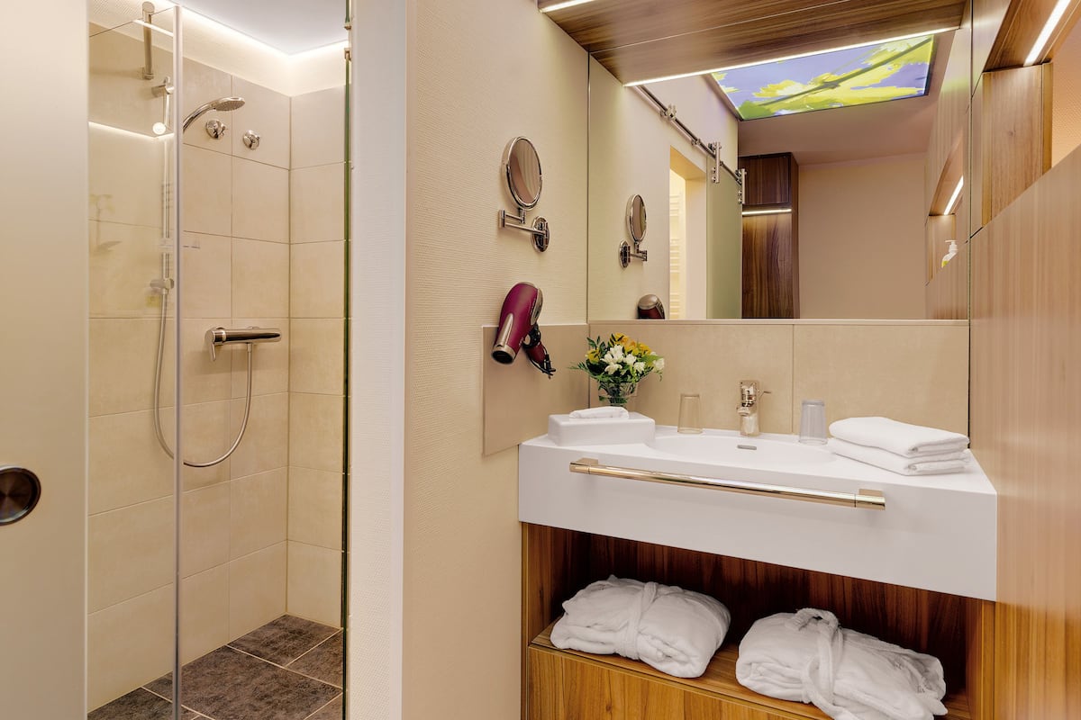 superior double room, 1 bedroom | bathroom | shower, hair dryer, bathrobes, towels