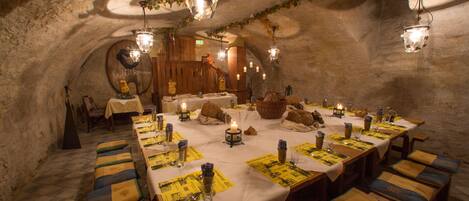 منطقة تناول الطعام للأسر