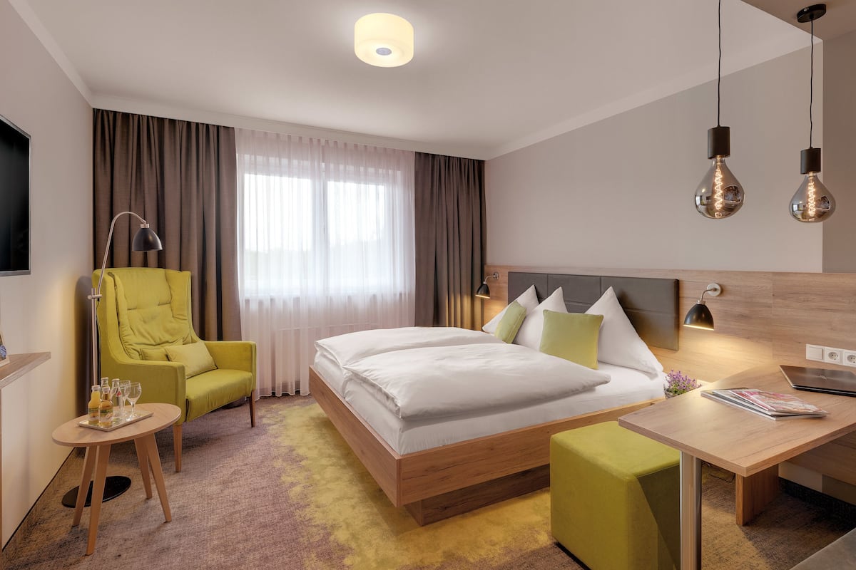 Double Room | Hypo-allergenic bedding, in-room safe, desk, laptop workspace
