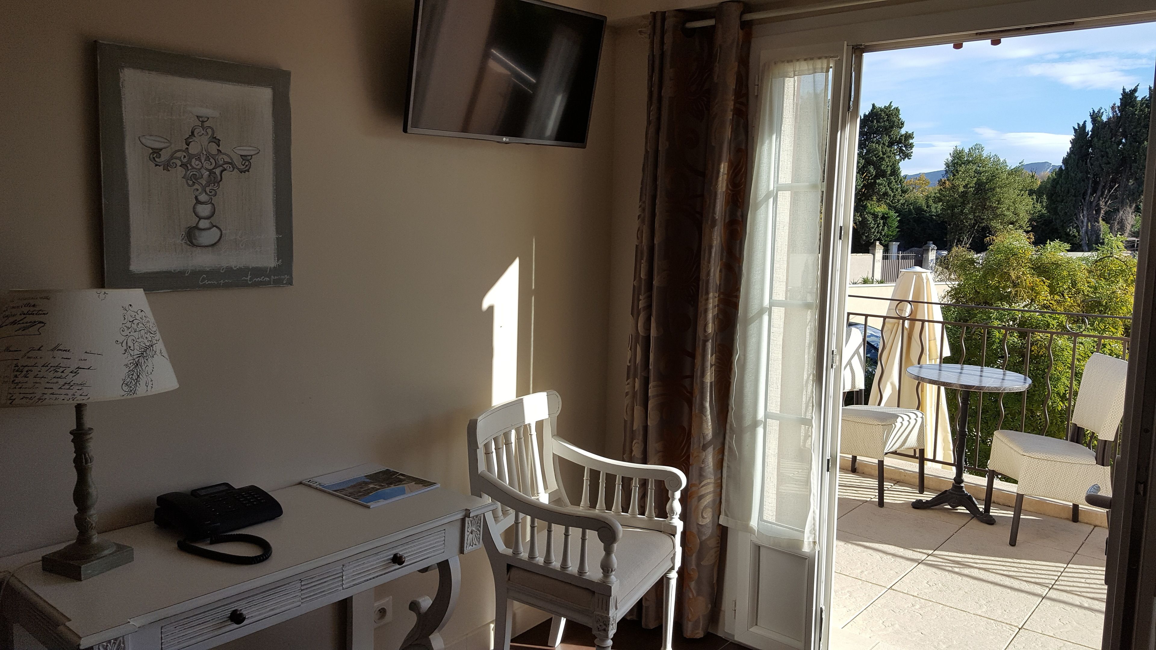 standard double room | in-room safe, individually furnished, desk, soundproofing