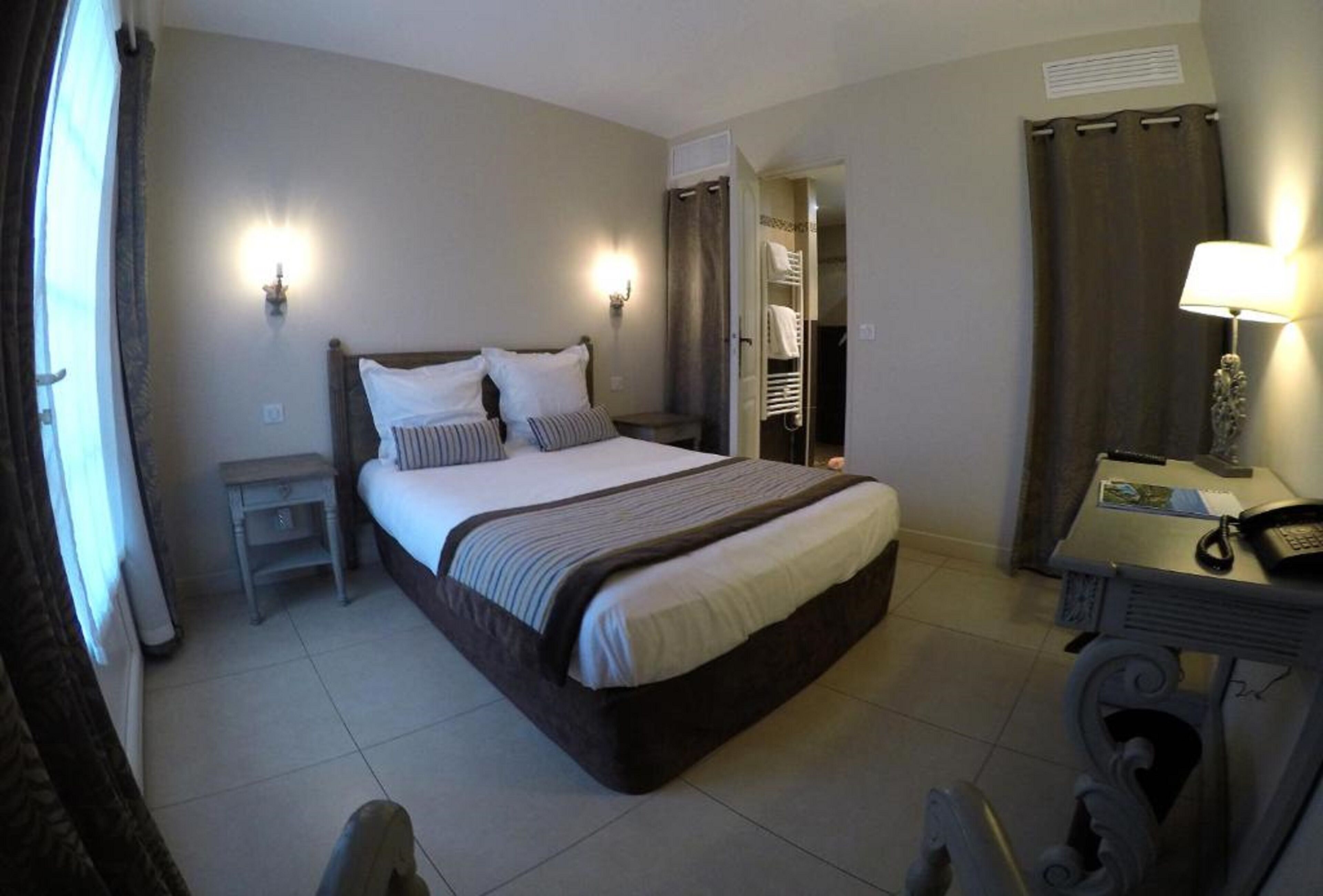 standard double room | in-room safe, individually furnished, desk, soundproofing