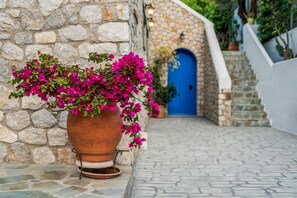 Terrace/patio - Agnanti Beach Studios (Rhodes)