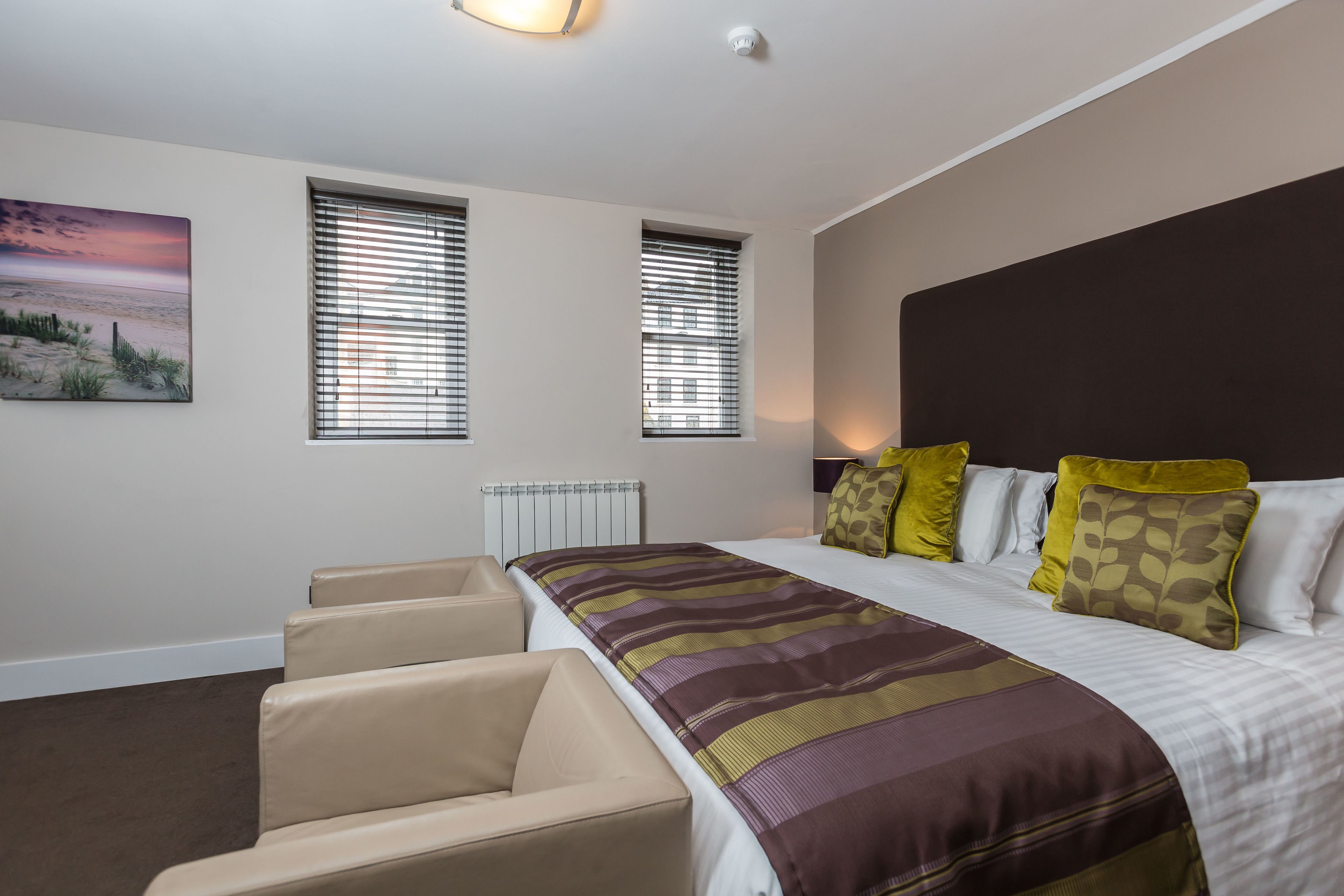 executive double or twin room | minibar, in-room safe, desk, iron/ironing board