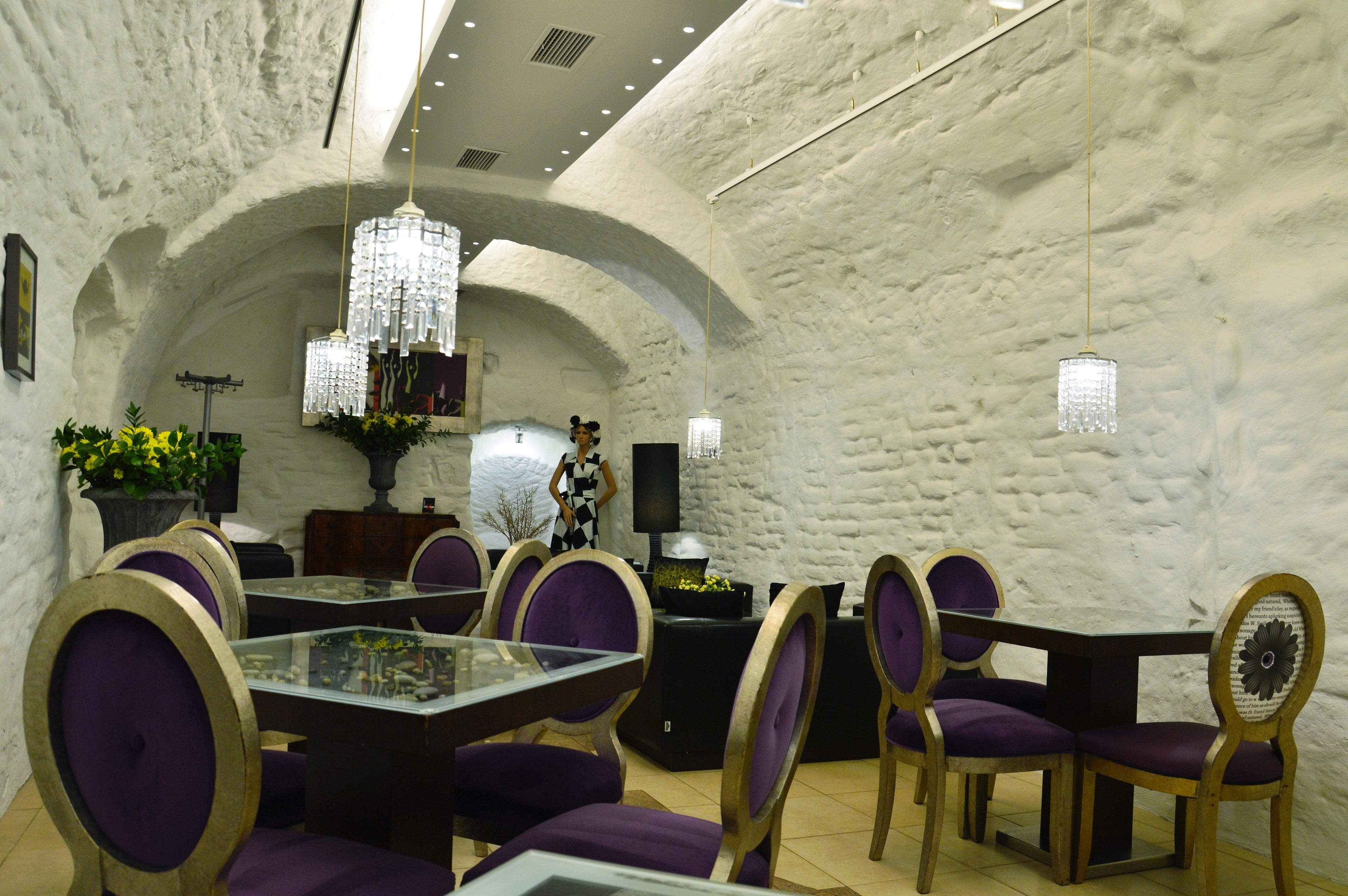 Frukost och middag serveras