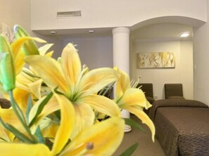Premium bedding, individually decorated, individually furnished, desk - Gran Hotel Premier (San Miguel de Tucuman)