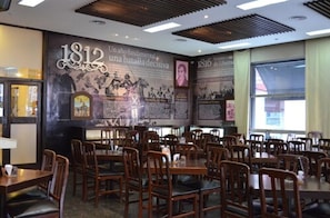 Breakfast, lunch, dinner served; Argentinean cuisine - Gran Hotel Premier (Tucuman)