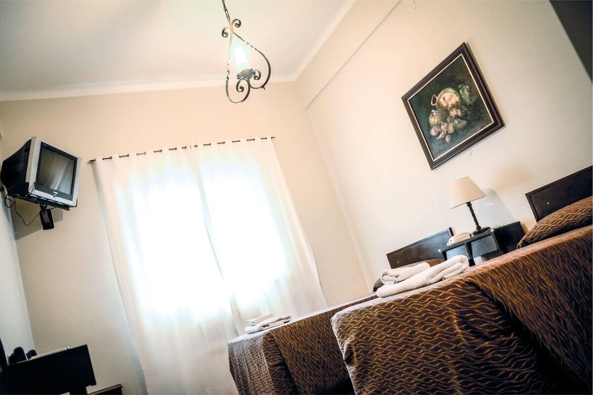 Standard Twin Room | Premium bedding, desk, laptop workspace, blackout drapes
