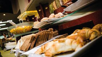 Desayuno buffet incluido todos los días