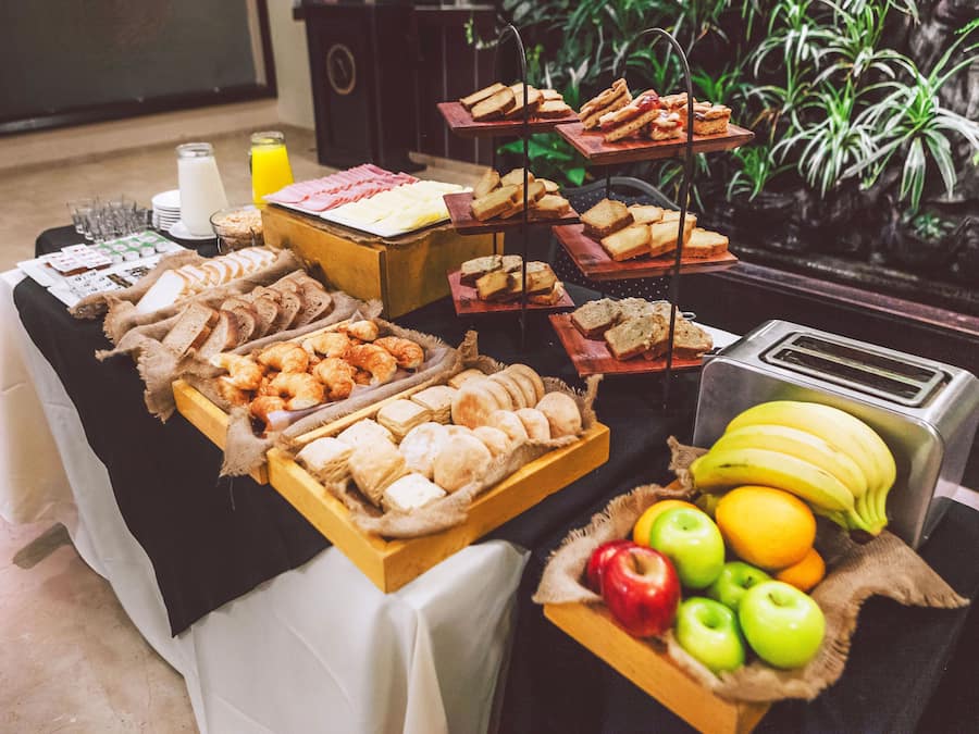 Desayuno bufé gratuito y diario