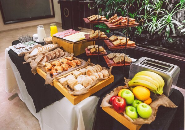 Free daily buffet breakfast