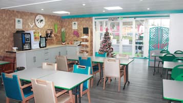 Daily buffet breakfast (EUR 6.90 per person)