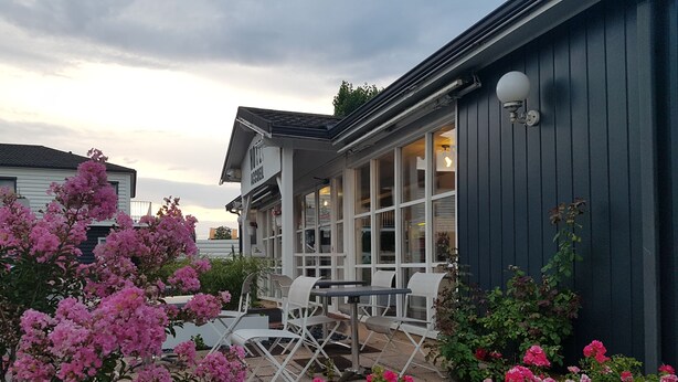 Frokost, lunsj og middag serveres