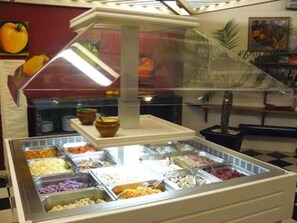 Déjeuner, dßner et souper servis sur place; cuisine française