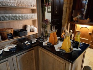 Free daily buffet breakfast - Burg Hotel Colmberg (Colmberg)
