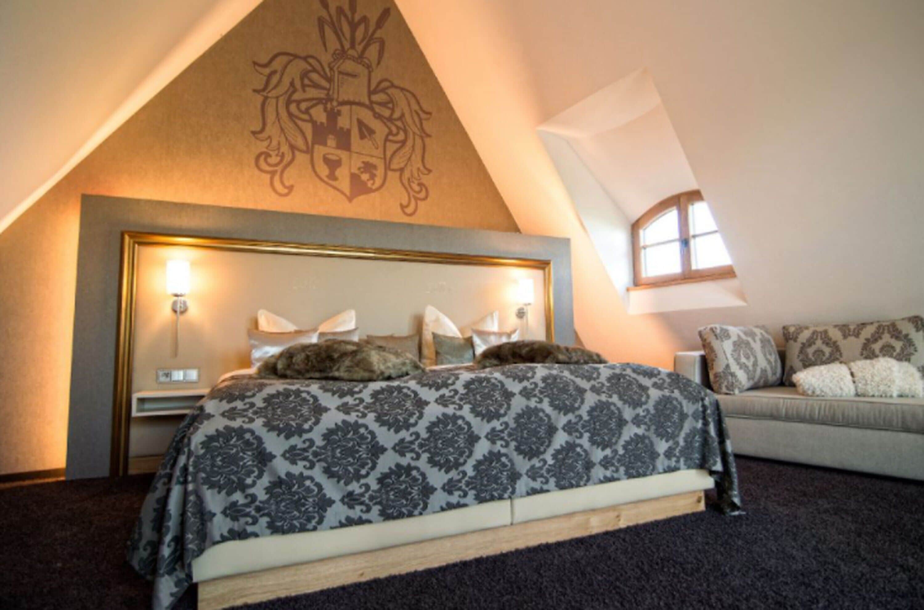 Individuell dekoriert, individuell eingerichtet, Schreibtisch