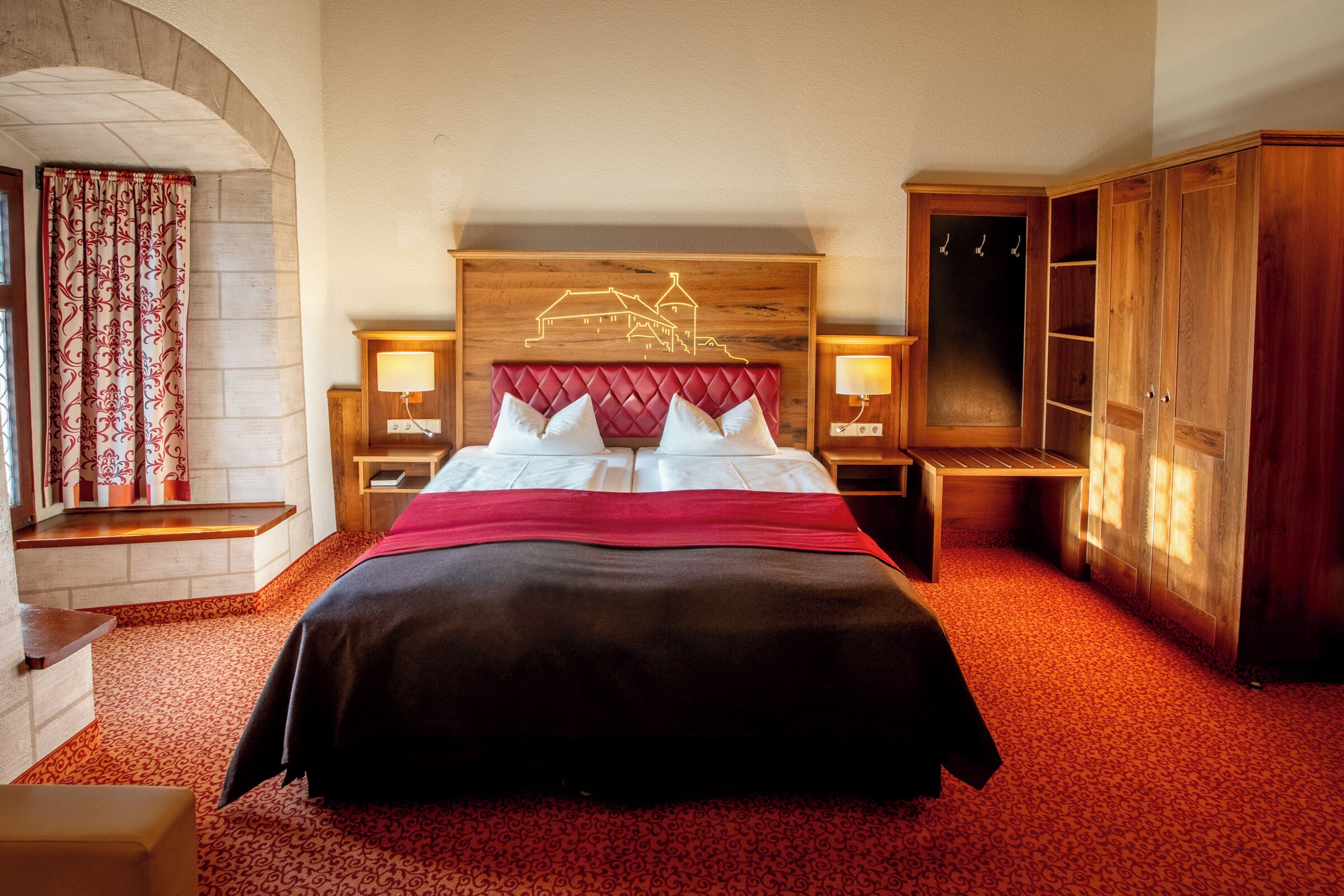 Decoración personalizada, muebles diferentes y escritorio 