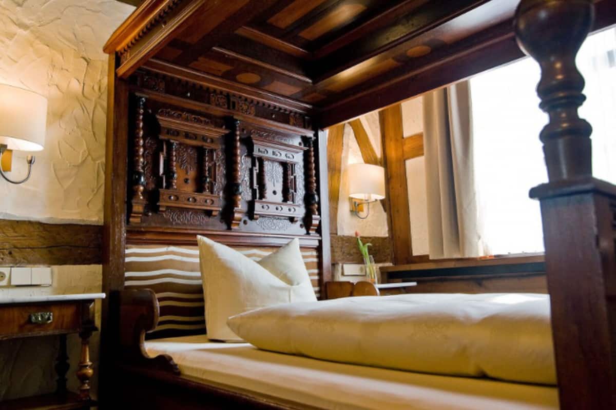 individually decorated, individually furnished, desk, laptop workspace