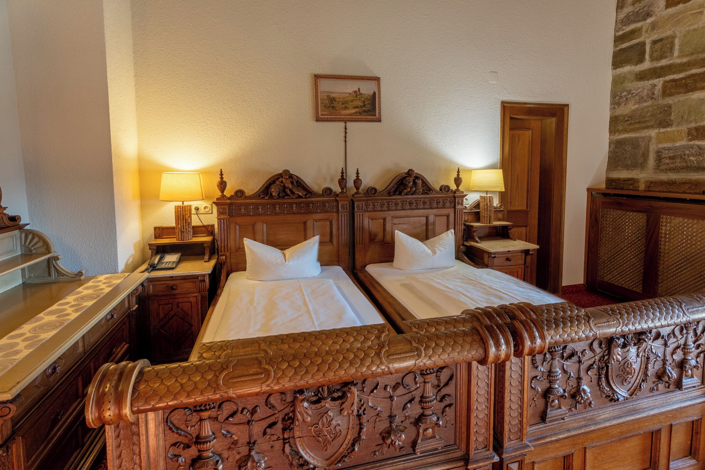 Decoración personalizada, muebles diferentes y escritorio 