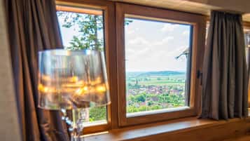 パノラミック スイート | 客室ごとに異なる装飾、客室ごとに異なるインテリア、デスク、ノートパソコン用作業スペース