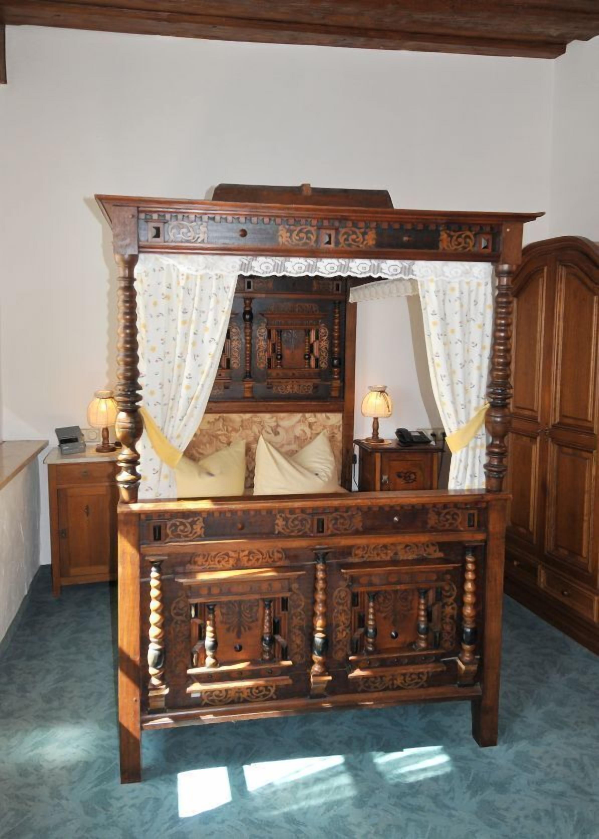 single room | individually decorated, individually furnished, desk, laptop workspace