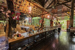 2 ห้องอาหาร, บริการอาหารเช้า