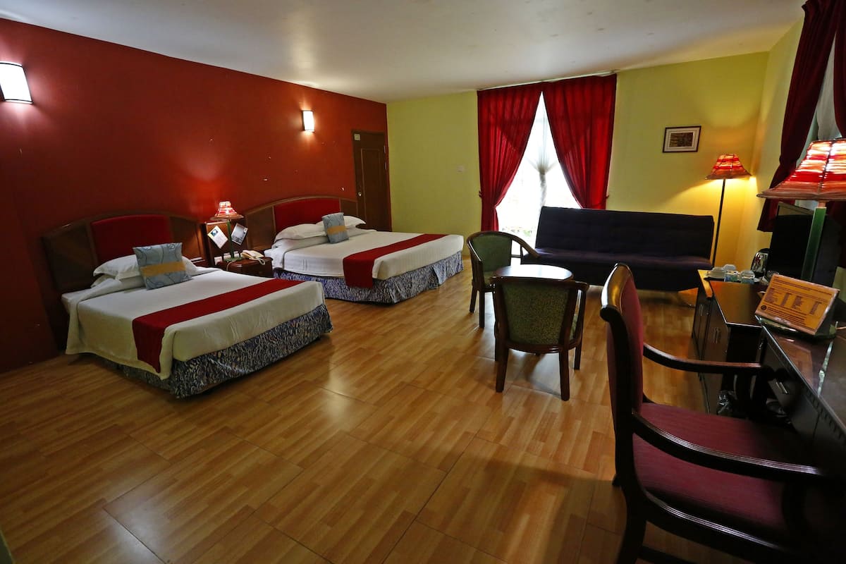 Standard driepersoonskamer | 1 slaapkamer, een minibar, een bureau, beddengoed