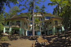 2 restaurantes; se sirven desayunos 