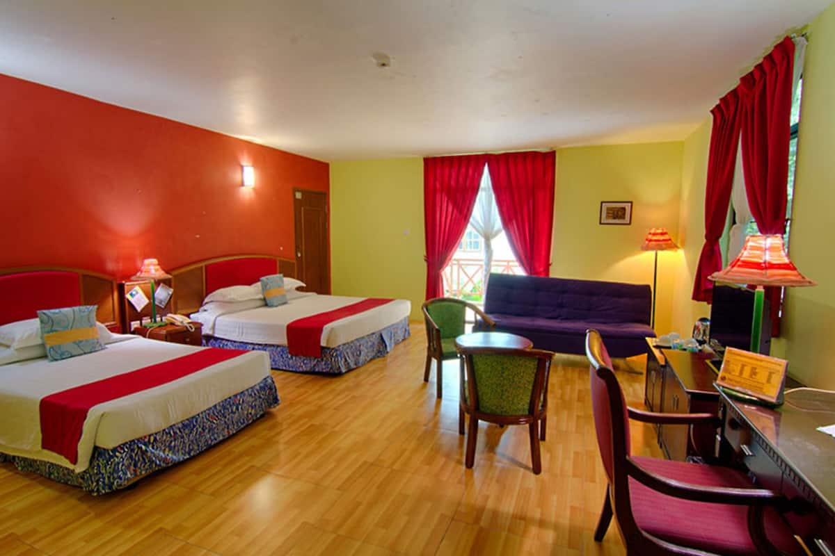 1 slaapkamer, een minibar, een bureau, beddengoed