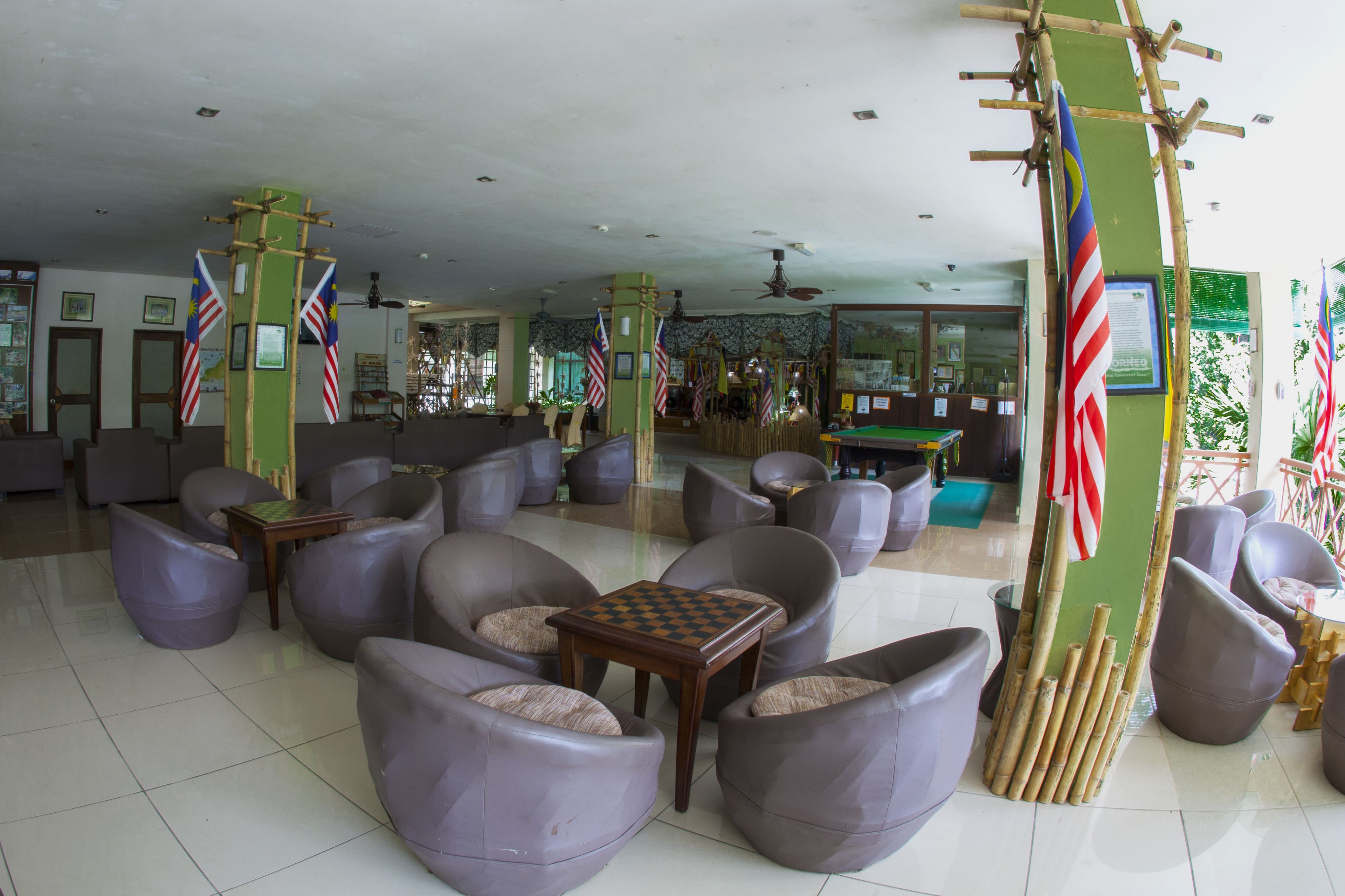 Coin salon dans le hall