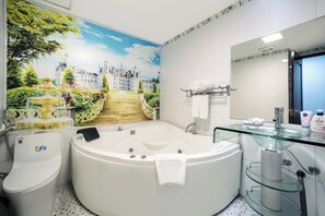 Suite Room | Bathroom - A25 Hotel - 45 Phan Chu Trinh (Hanoi)