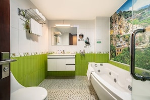Family Room | Bathroom | Free toiletries, hair dryer, bathrobes, slippers - A25 Hotel - 45 Phan Chu Trinh (Hanoi)