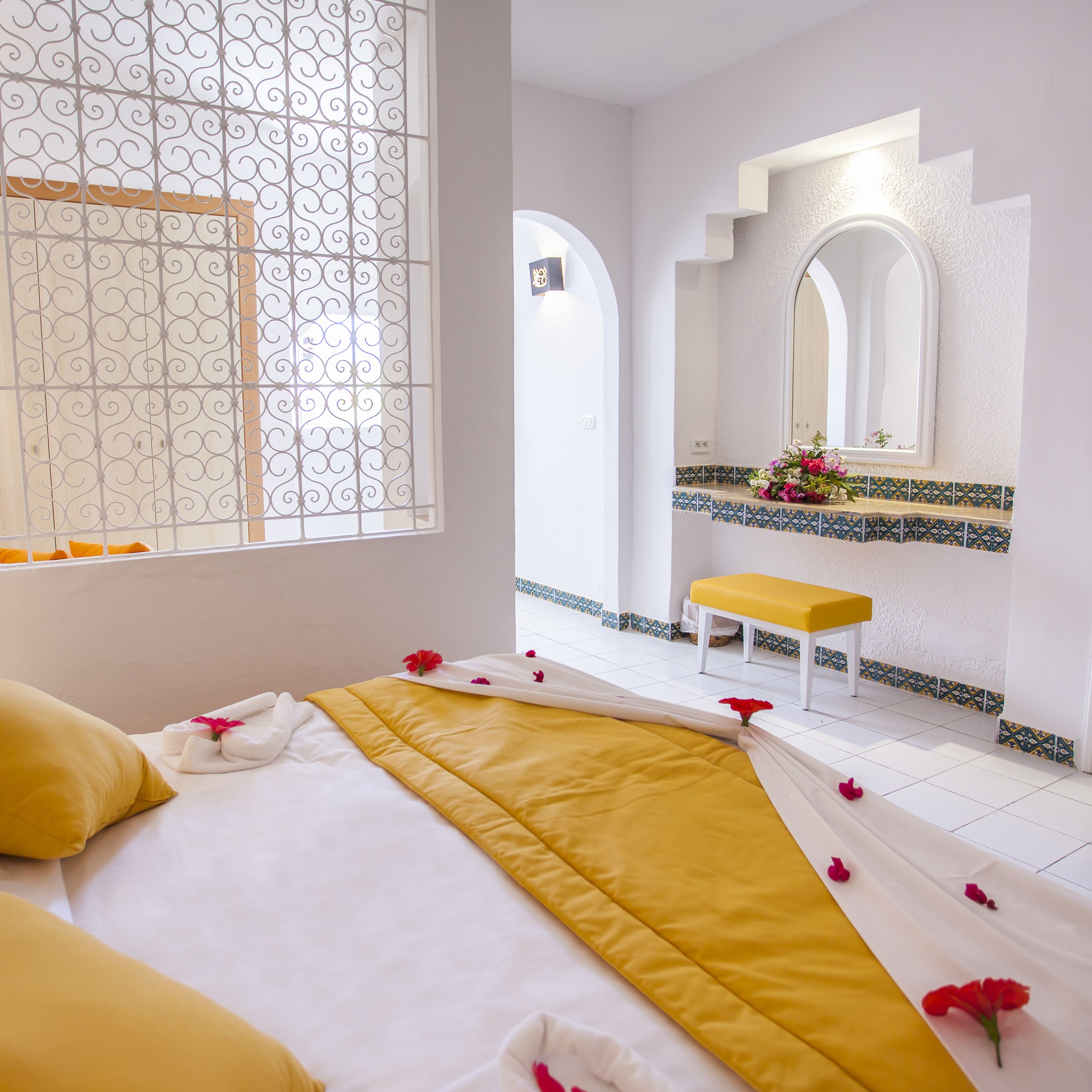 standard double room | individually furnished, desk, blackout curtains, bed sheets