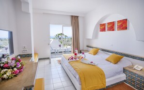 Individually furnished, desk, blackout curtains, bed sheets - Seabel Aladin (Aghir)