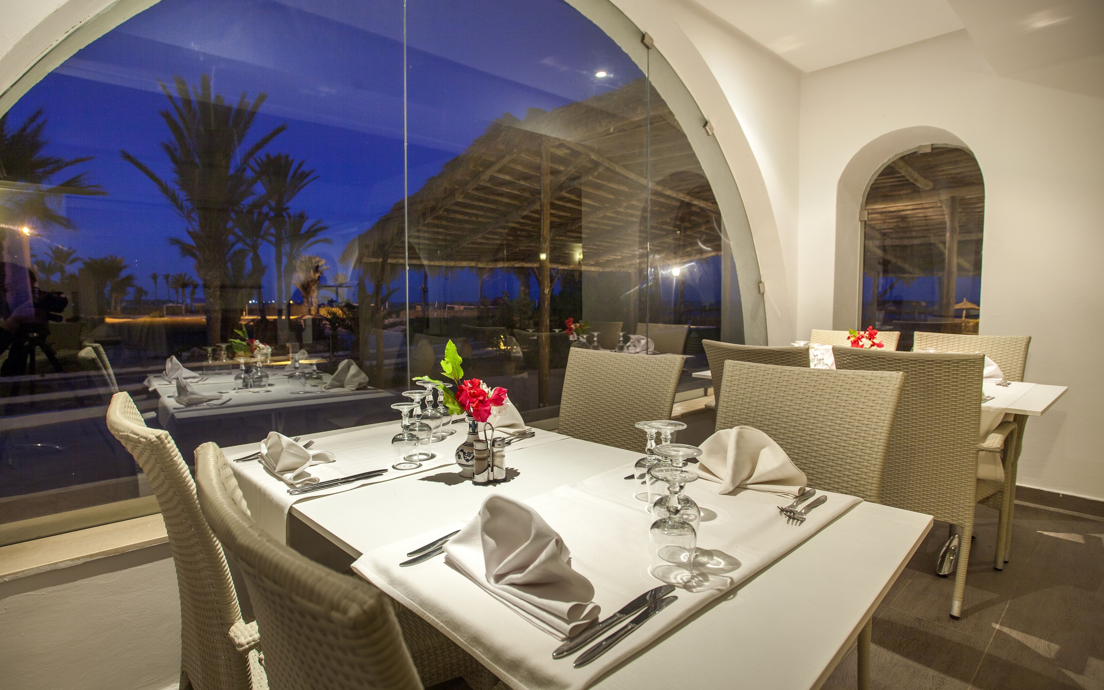 Breakfast, lunch and dinner served