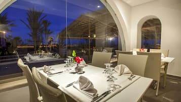 Breakfast, lunch and dinner served