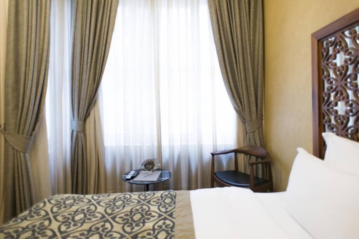1 bedroom, premium bedding, minibar, in-room safe