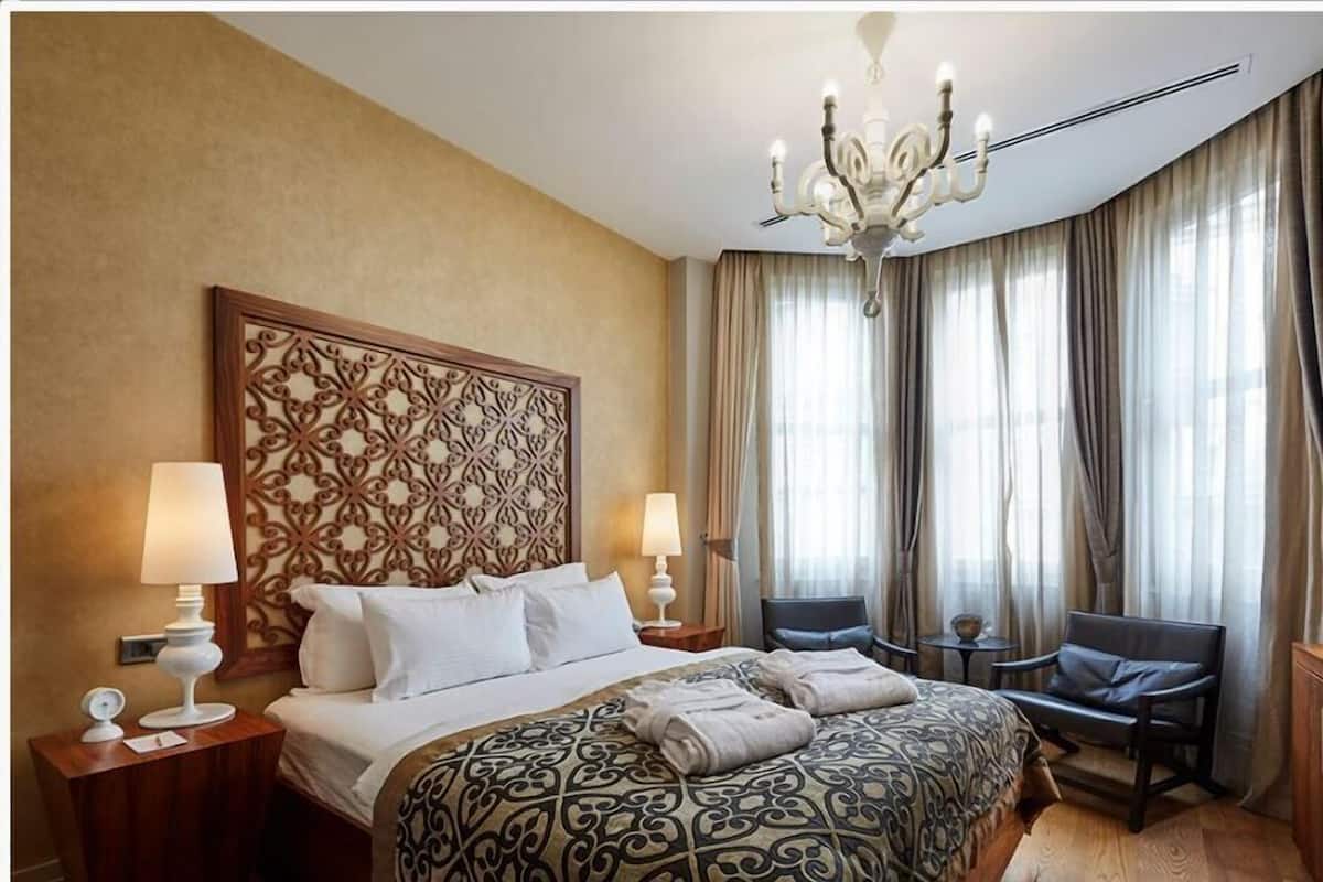 1 bedroom, premium bedding, minibar, in-room safe