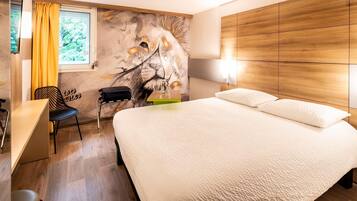 Chambre Double Standard, plusieurs lits | Literie de qualité supérieure, bureau, rideaux occultants