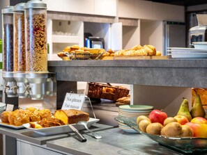 Petit déjeuner buffet compris